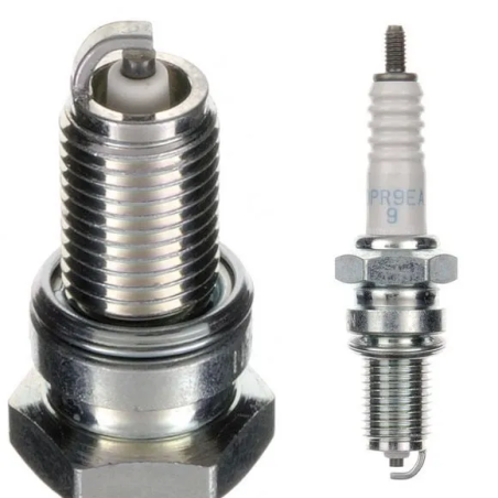 Candela NGK DPR9EA-9 per Honda CB 1000 F e CBR 1000 F, Triumph 900 e Kawasaki KLR 250