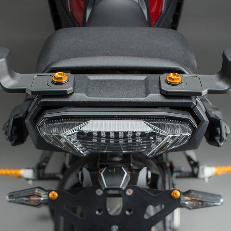 Supporto Targa Moto CXEPI Per Yamaha MT-03 2019-2023 – Alluminio CNC, Con Luce LED, Nero, Installazione Facile