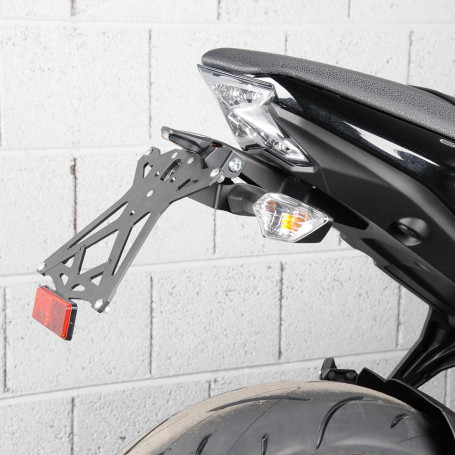 Portatarga moto per Kawasaki Z650 Lightech KTARKA122 con luce targa e  catadiottro
