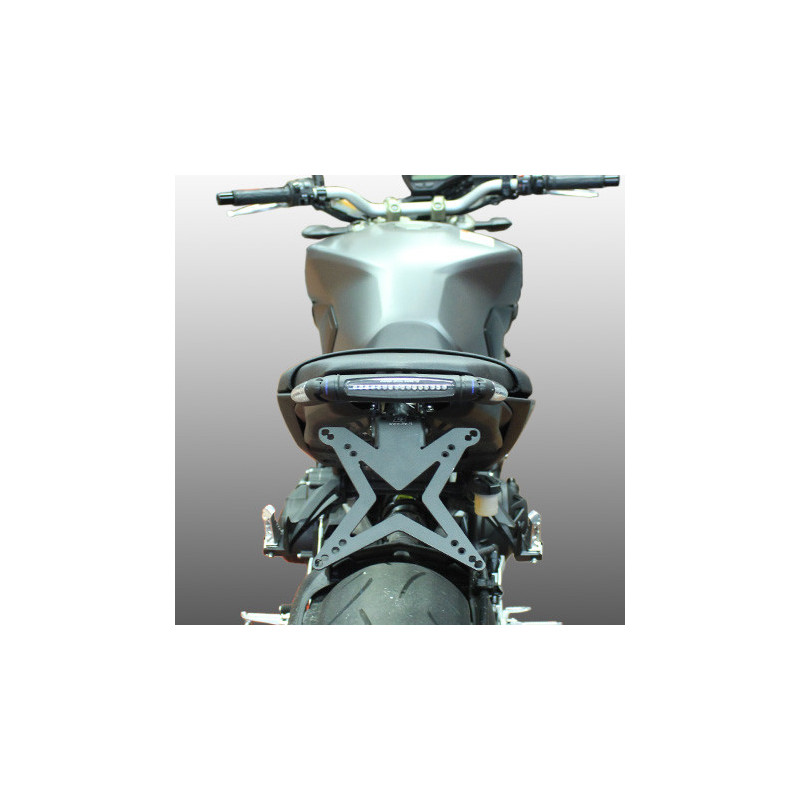 Kennzeichenhalter Mad Doctor für Yamaha MT-09 verstellbar mit gruppo ottico+Blinker