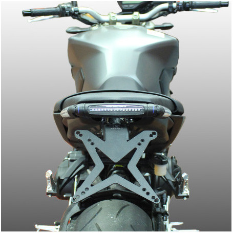 Portatarga Mad Doctor per Yamaha MT-09 regolabile con gruppo ottico+frecce