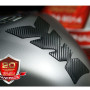 Protection réservoir autocollant carbon look 3D soft touch L: 21 cm