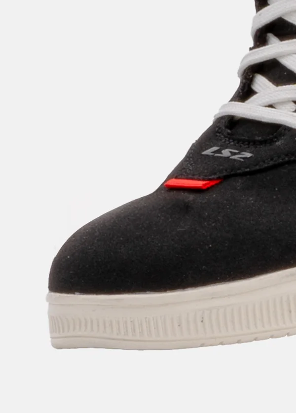 Detail of the perforated suede toe of the LS2 Chrome