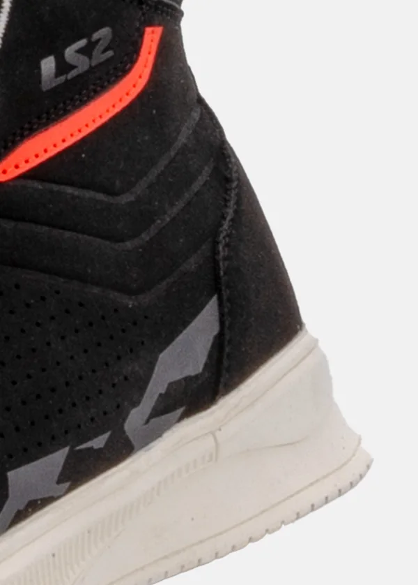 Detail of the reinforced heel of the LS2 Chrome